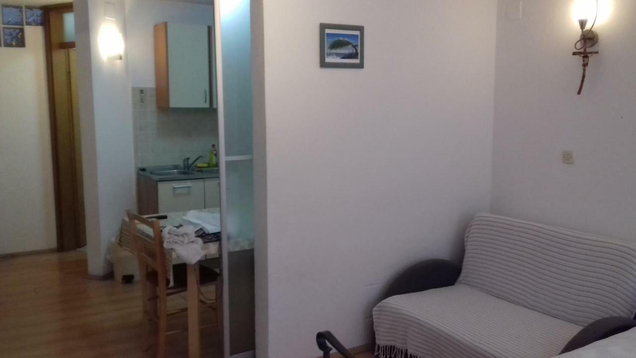 Apartments Mime - Small House Vodice Ngoại thất bức ảnh